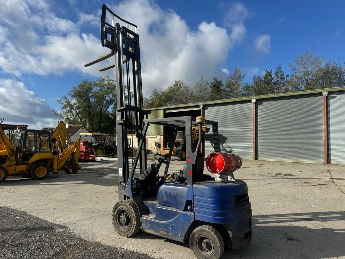 Forklift €4500 caterpillar - Image 1