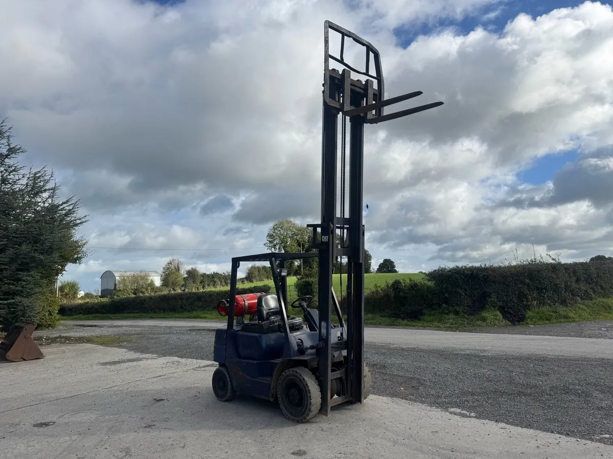 Forklift €4500 caterpillar - Image 4
