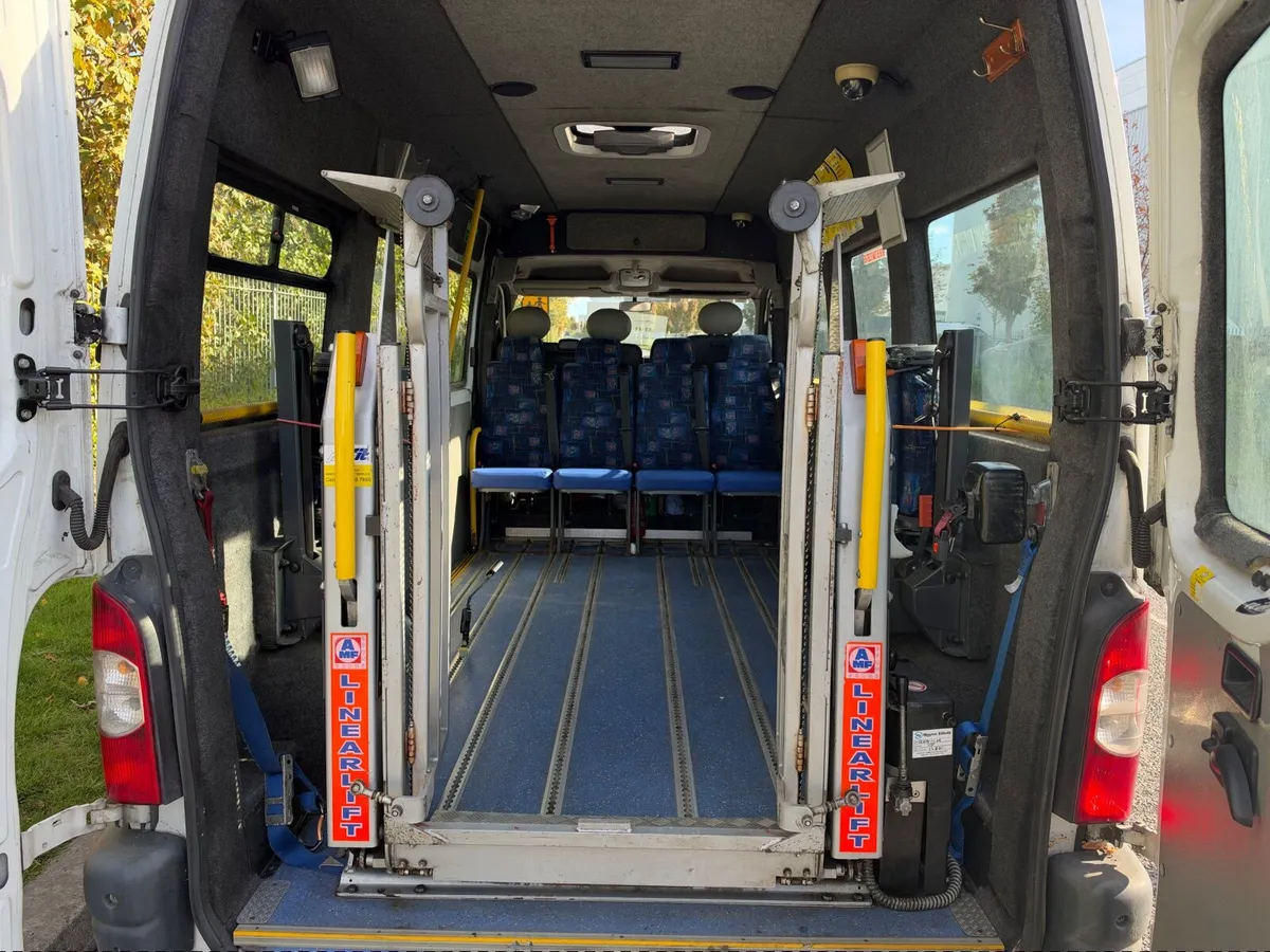 2008 Nissan interstar wheelchair minibus - Image 4