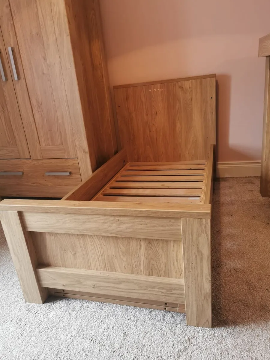 Bedroom furniture - Image 4