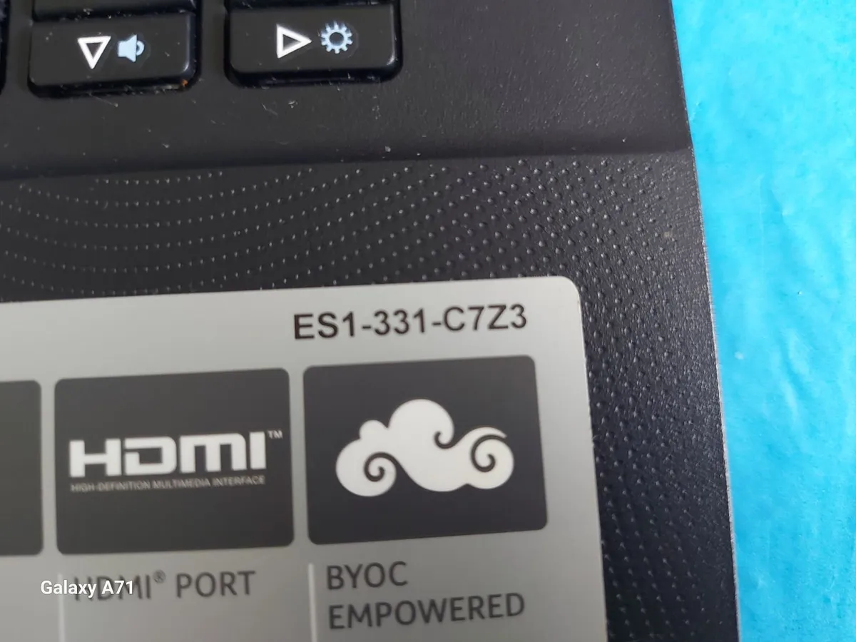 ACER Aspire Laptop ES 13, 4GB Ram, 32GB HDD, Win 8 - Image 2