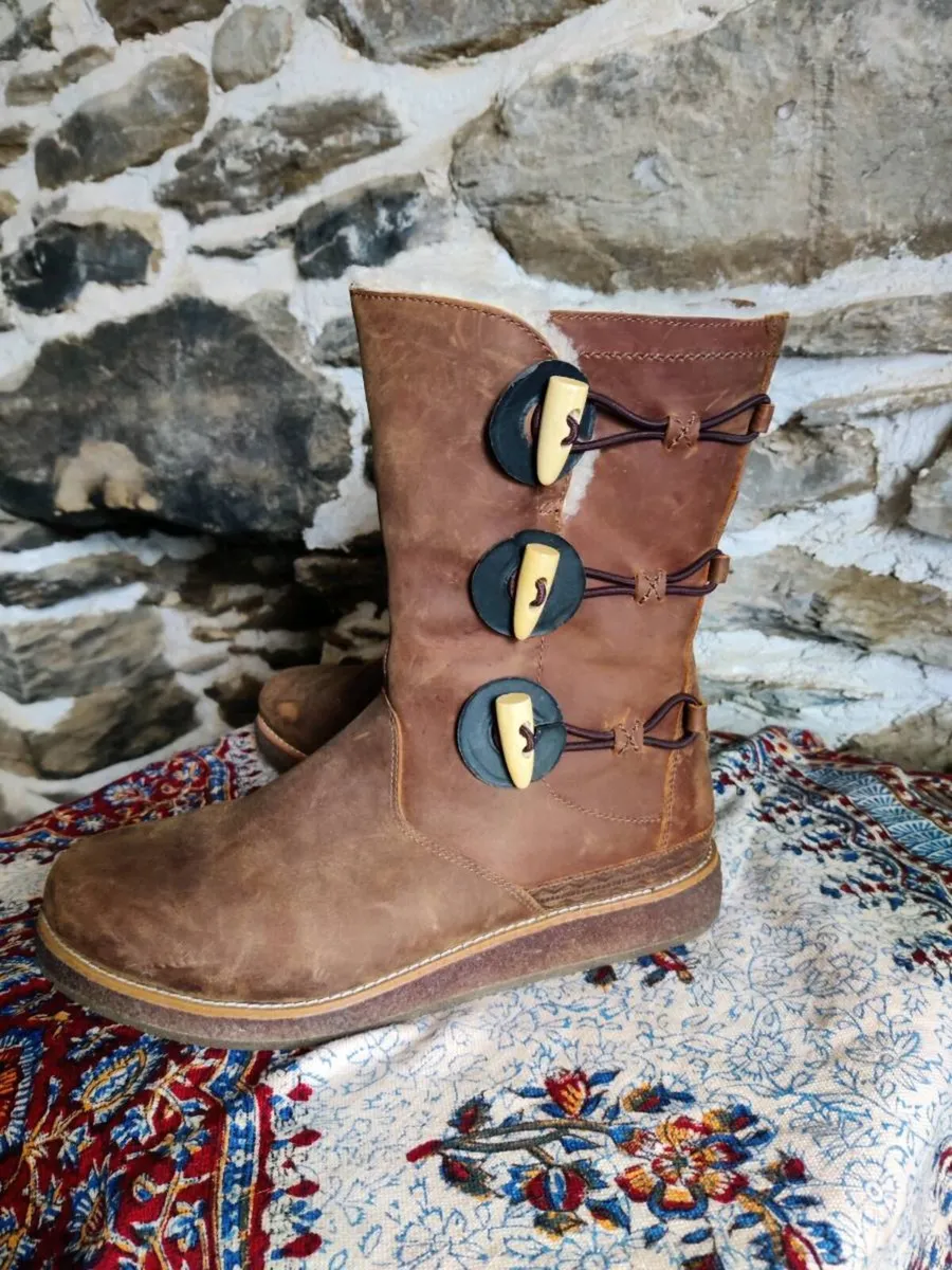 UGG Brown Suede Toggle Boots – UK 7.5 / EU 40 - Image 1
