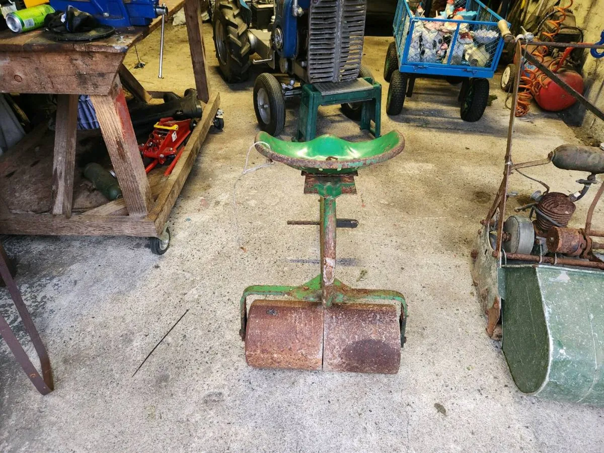 Vintage lawn mower - Image 1