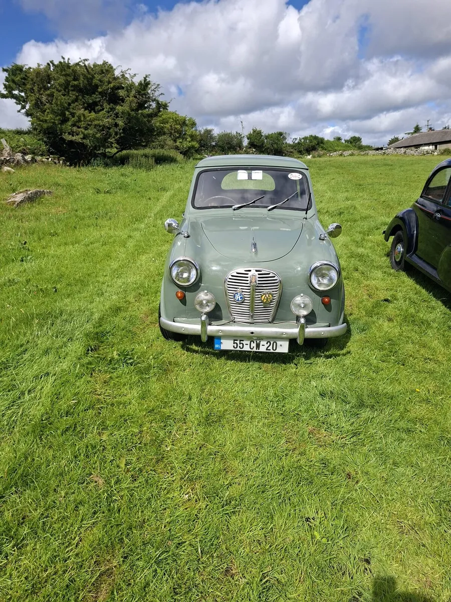 Vintage car - Image 1
