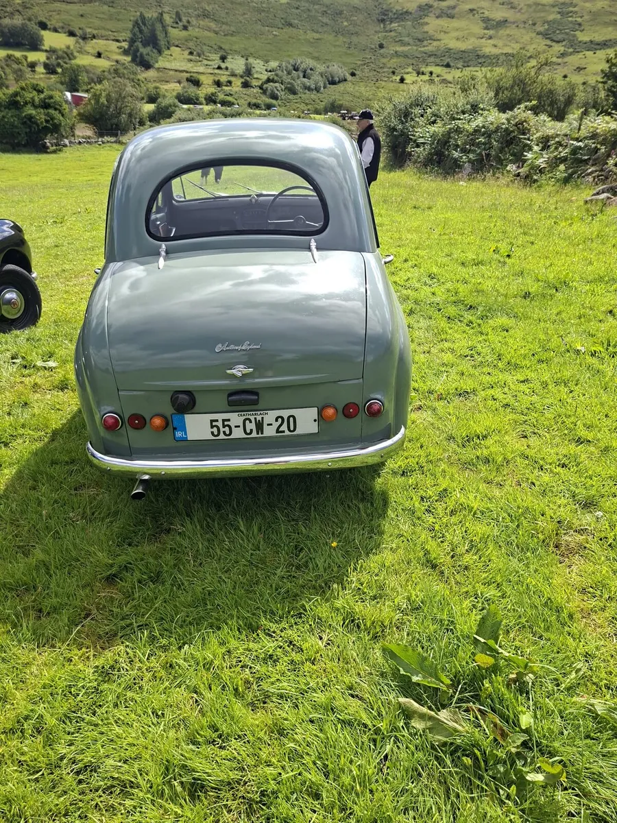 Vintage car - Image 2