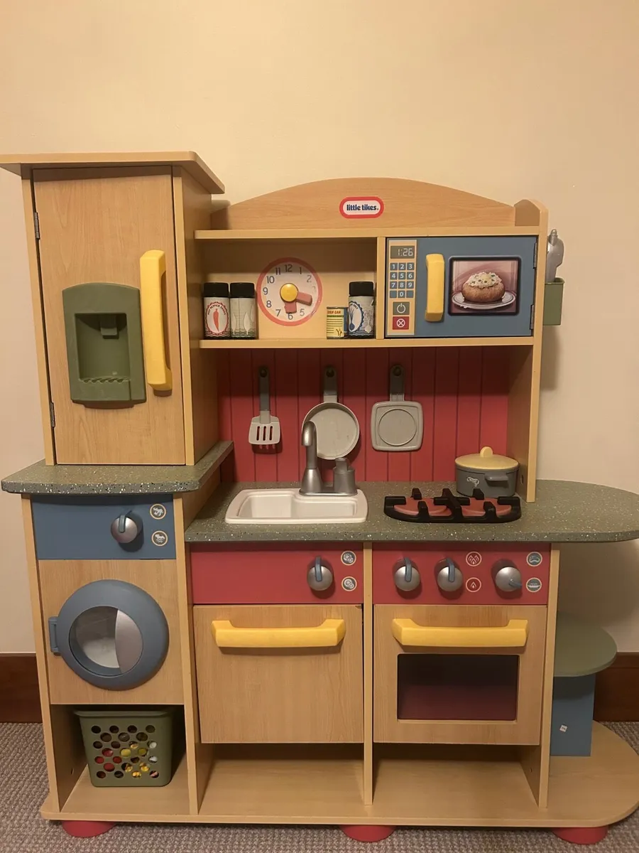 Kid’s  play kitchen - Image 3