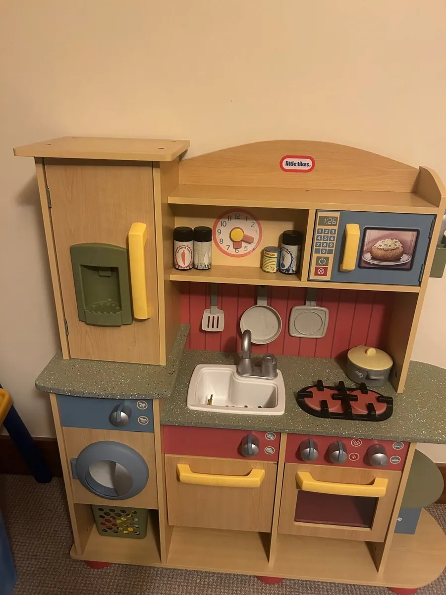 Kid’s  play kitchen - Image 4