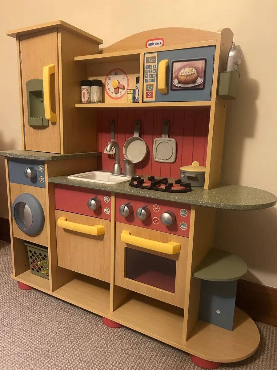 Kid’s  play kitchen - Image 2