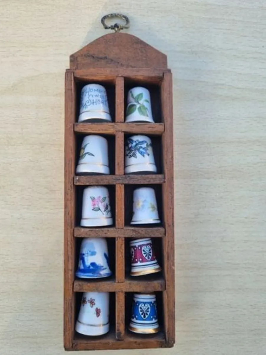 Collectible porcelain thimbles - Image 1