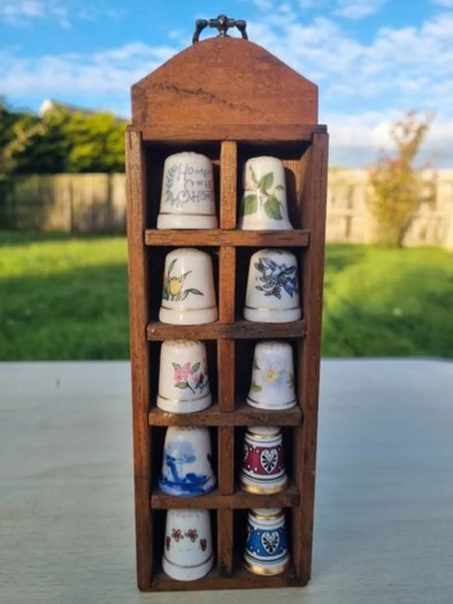 Collectible porcelain thimbles - Image 2