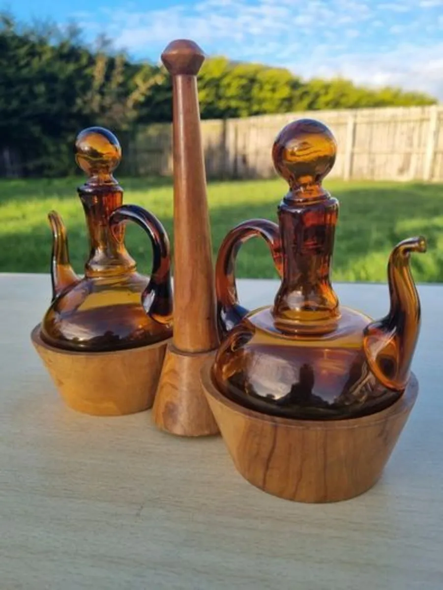 Vintage olive oil and vinegar set - Image 4