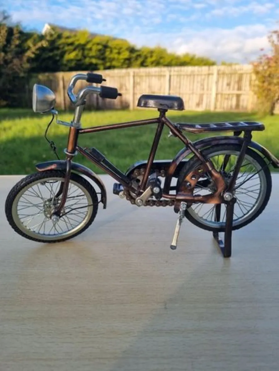 Handmade retro-style metal bicycle miniature - Image 1