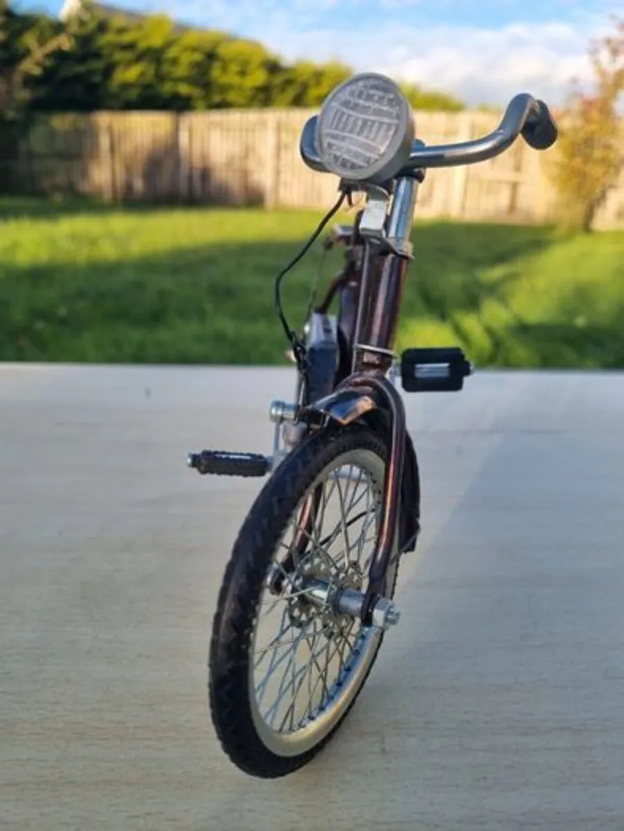 Handmade retro-style metal bicycle miniature - Image 2