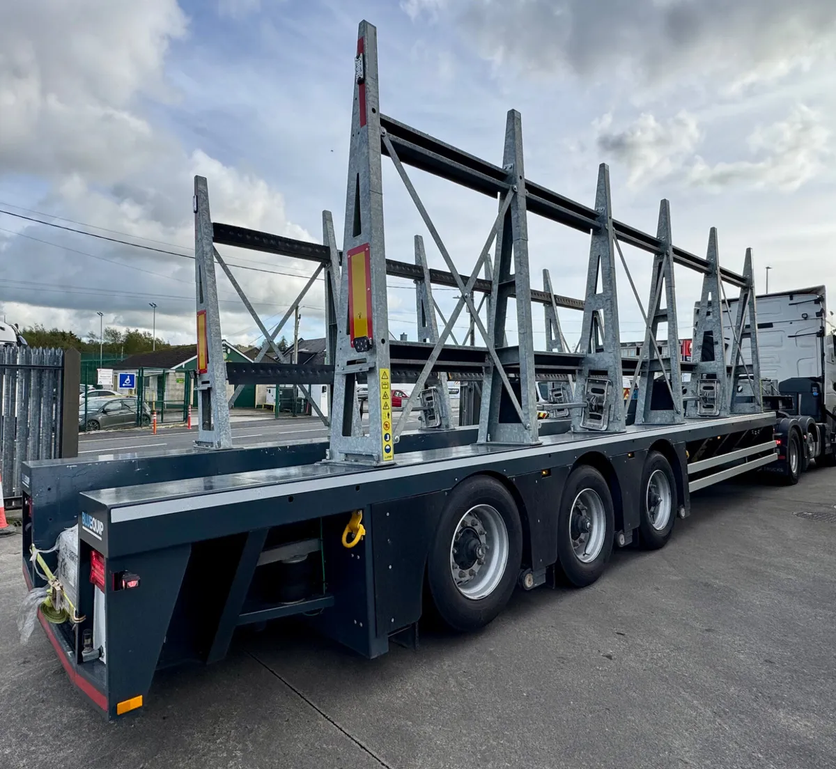 Bluequip V-loader - Image 1