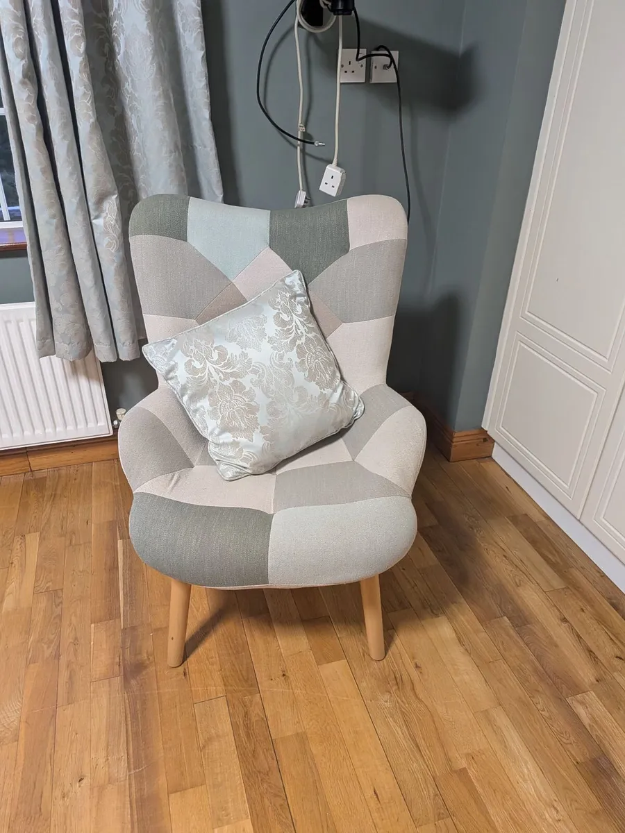 Chairs - Image 3