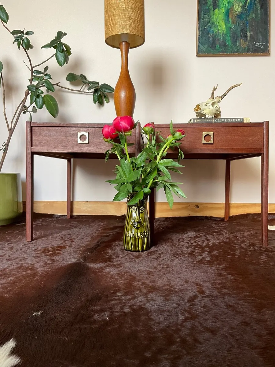 2x mid-century bedside lockers - Image 2