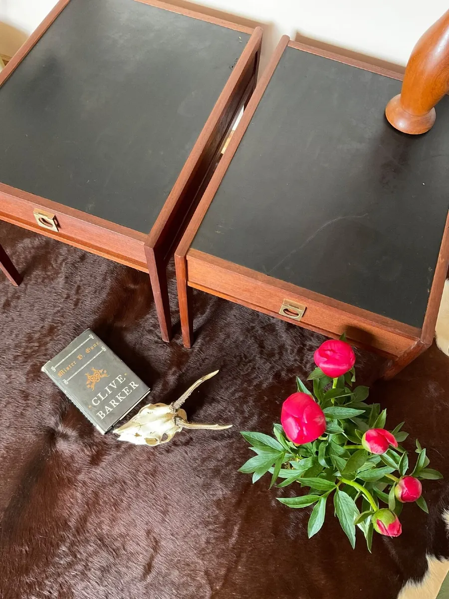 2x mid-century bedside lockers - Image 3