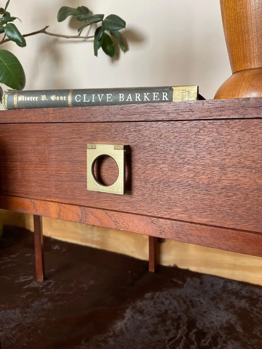 2x mid-century bedside lockers - Image 4