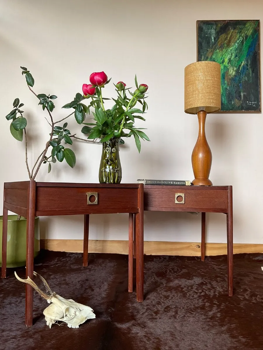 2x mid-century bedside lockers - Image 1