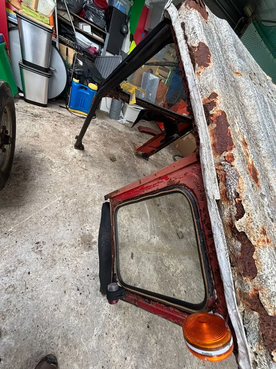 Tractor cab - Image 2