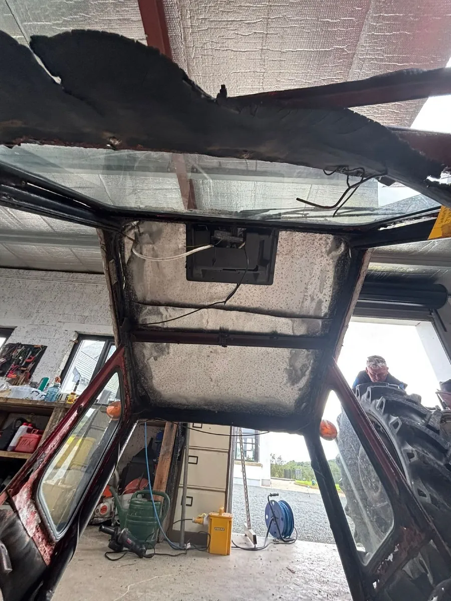 Tractor cab - Image 4