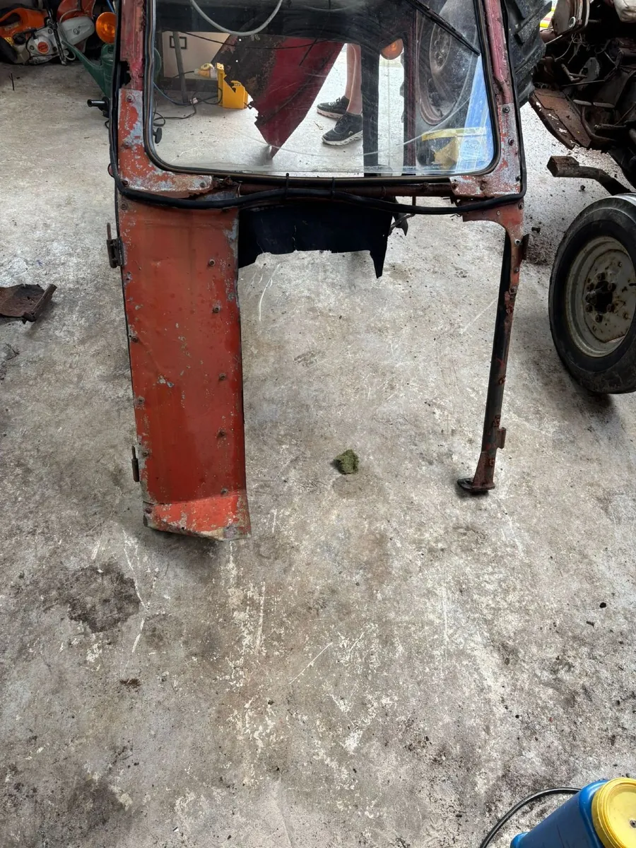Tractor cab - Image 3