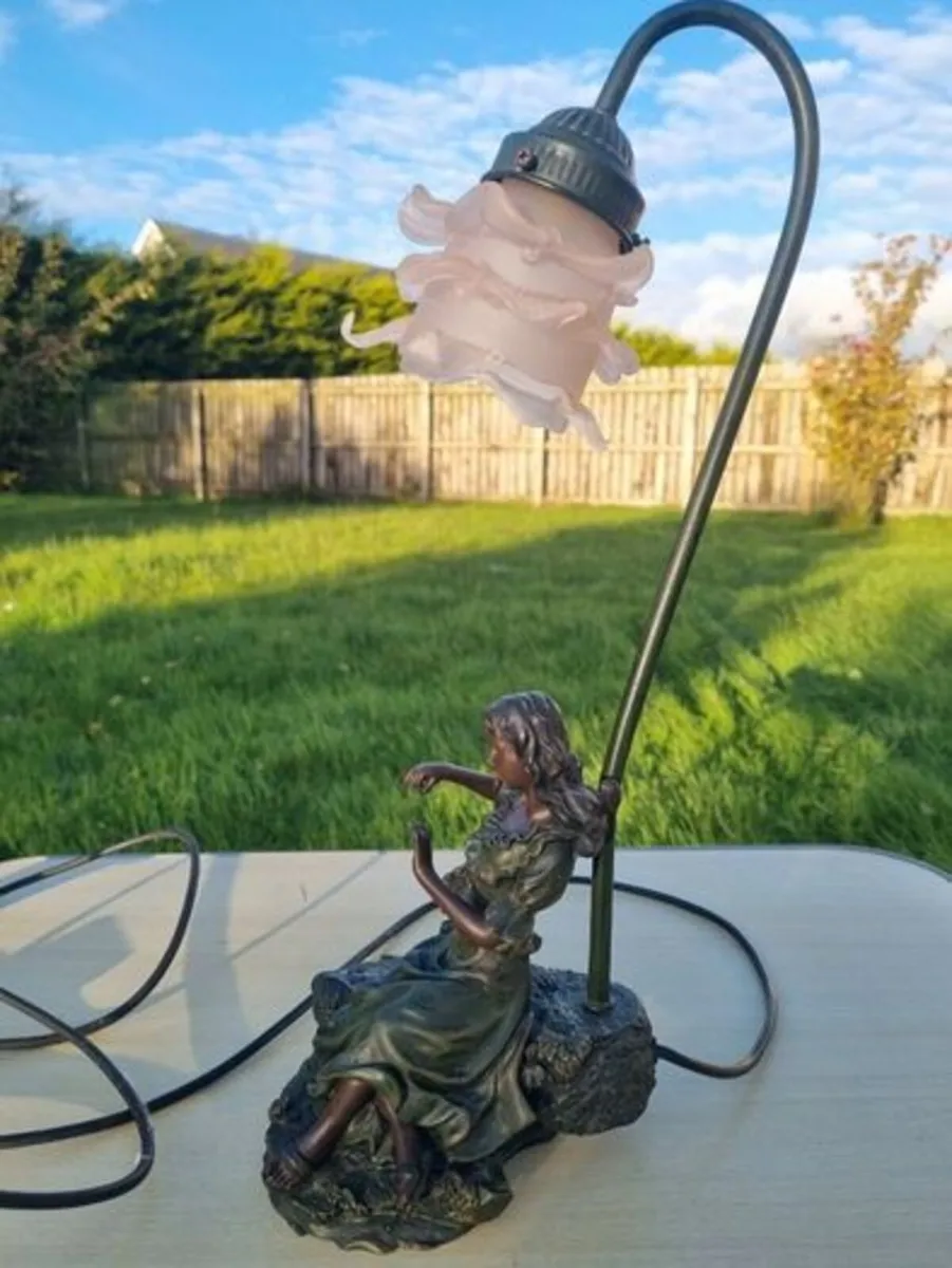 Figural lamp in the Art Nouveau style - Image 2