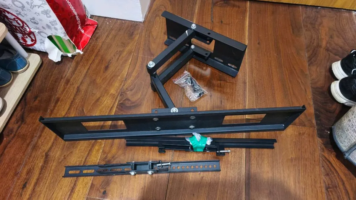 Wall TV bracket - Image 1