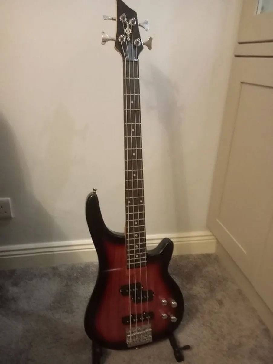 Gear4music 4-string electric bass guitar - Image 3