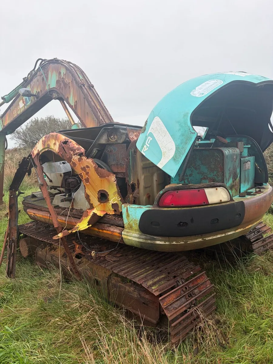 Kobelco sk60 due in Monday  for parts - Image 2