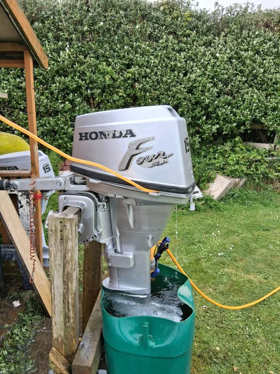 Honda 15hp 4 stroke outboard - Image 1