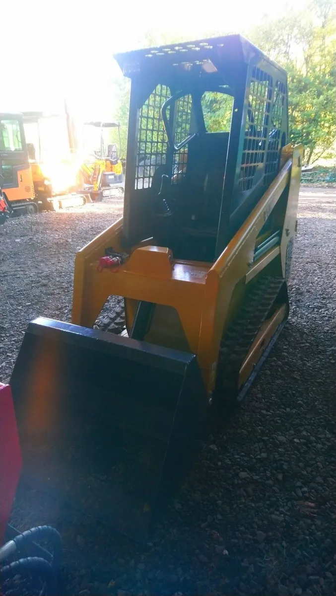 NEW CAPTOK CW25 SKIDSTEER - Image 3