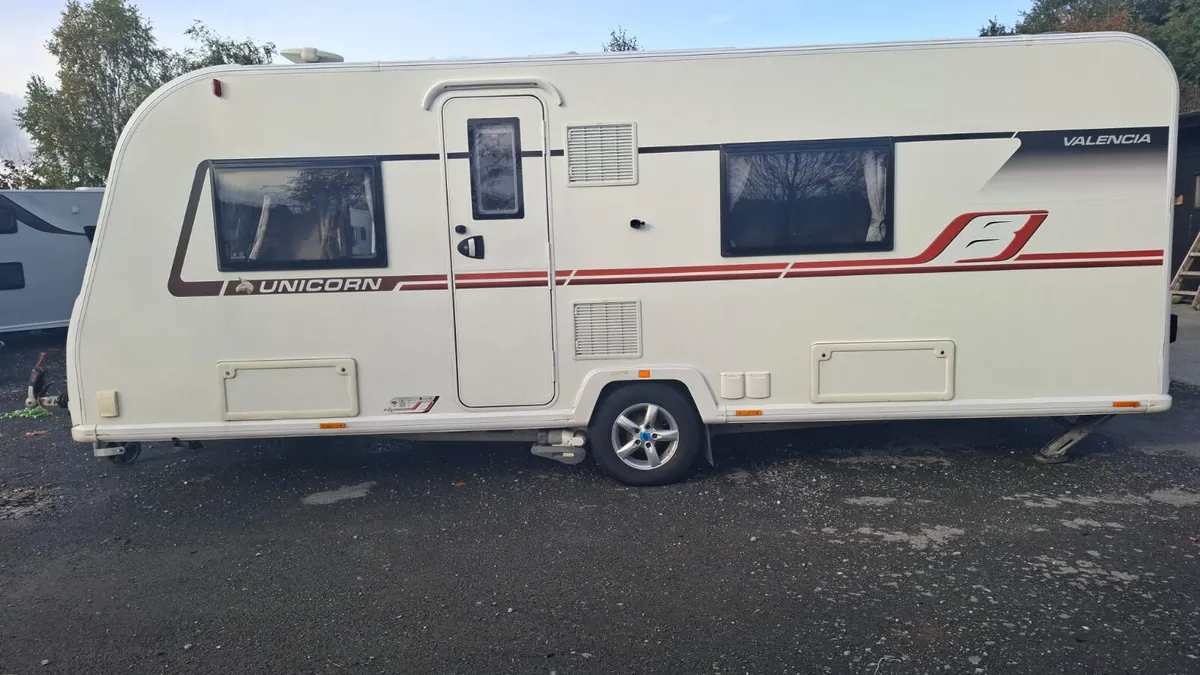 Bailey Unicorn Valencia 4 berth fixed bed - Image 4