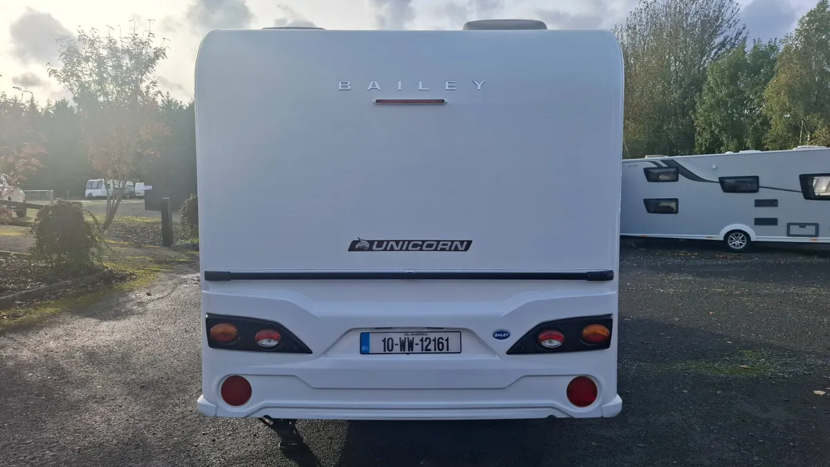 Bailey Unicorn Valencia 4 berth fixed bed - Image 3