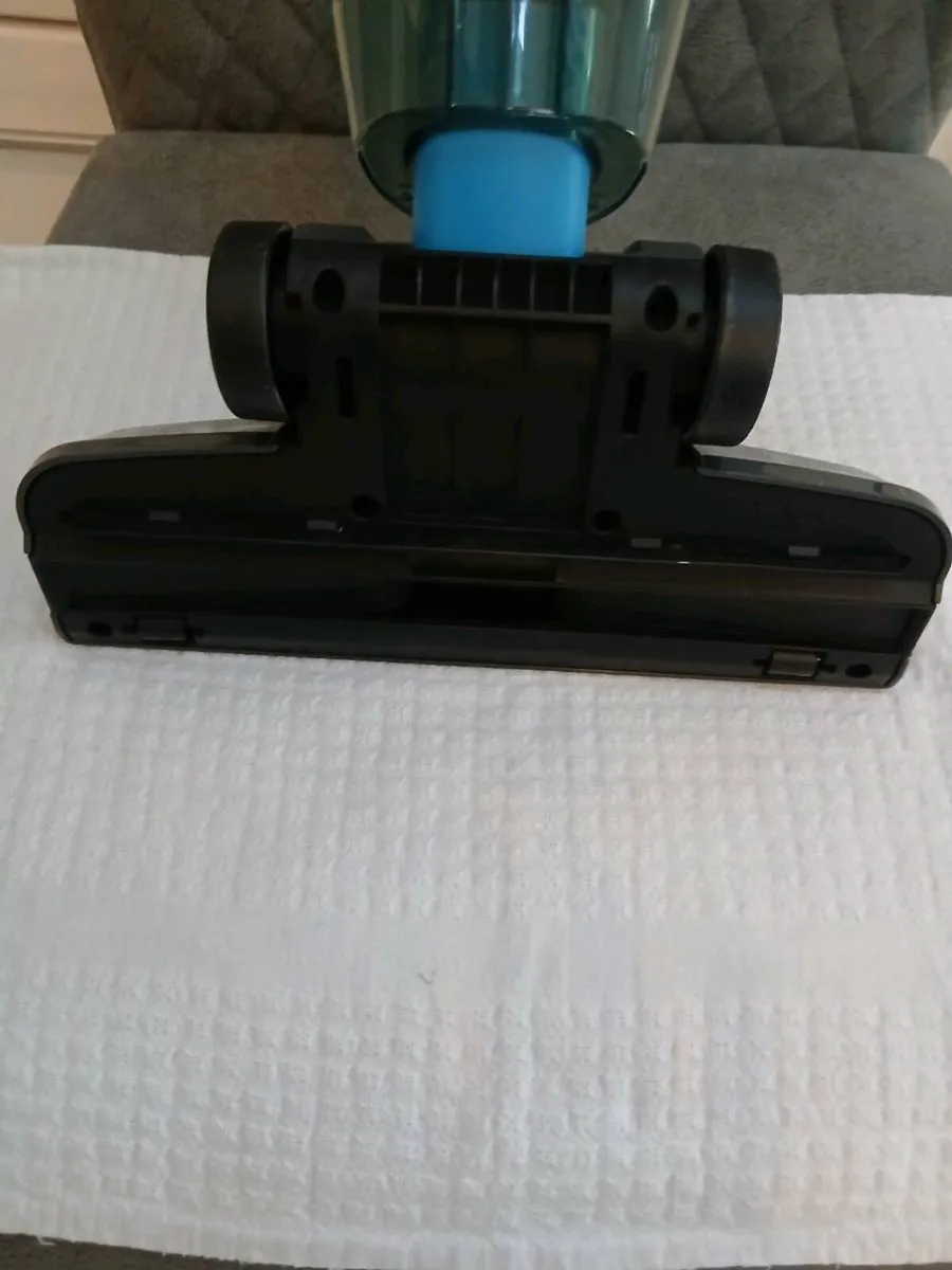 ELECTRIC UPWRIGHT VACUM CLEANER LIKE NEW - Image 3