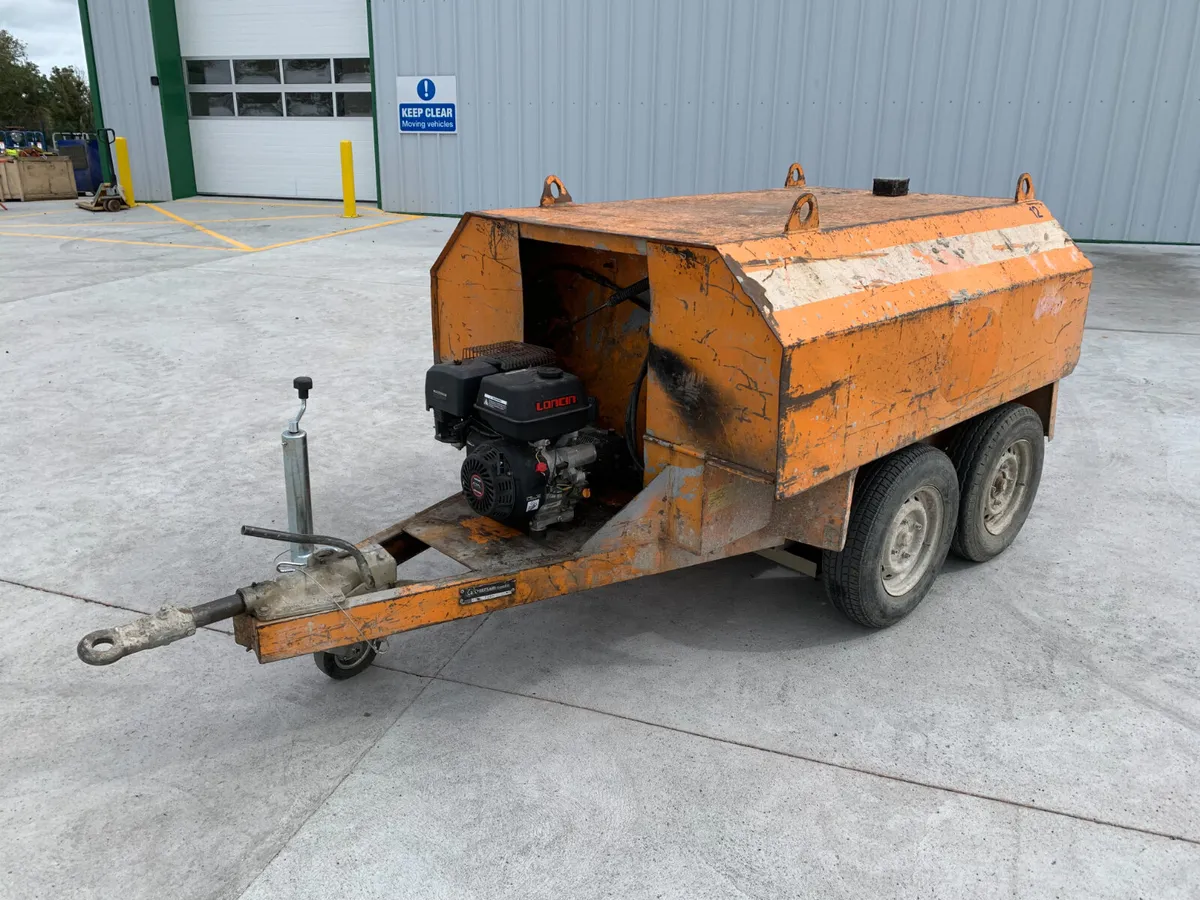 CHIEFTAIN FUEL BOWSER & PETROL ENGINE AUCTION - Image 1