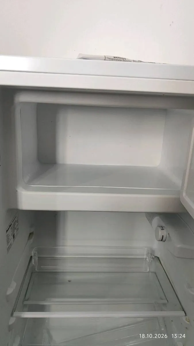 Small refrigerator with freezer shelf Excellent - Image 4