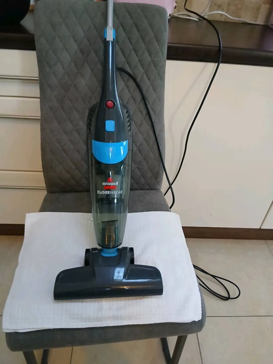 ELECTRIC UPWRIGHT VACUM CLEANER LIKE NEW - Image 4