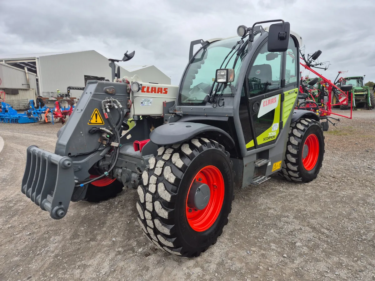 Claas Scorpion 7055 2017 - Image 1