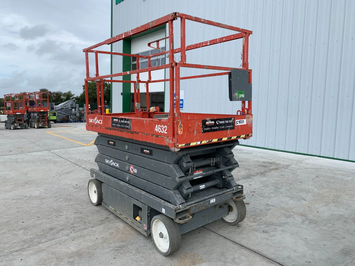 2018 SKYJACK SJ4632 ELECTRIC SCISSORS LIFT - Image 2