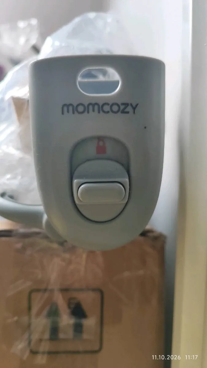 Momcozy Retractable Mesh Baby Gate or Dog Gate - Image 3