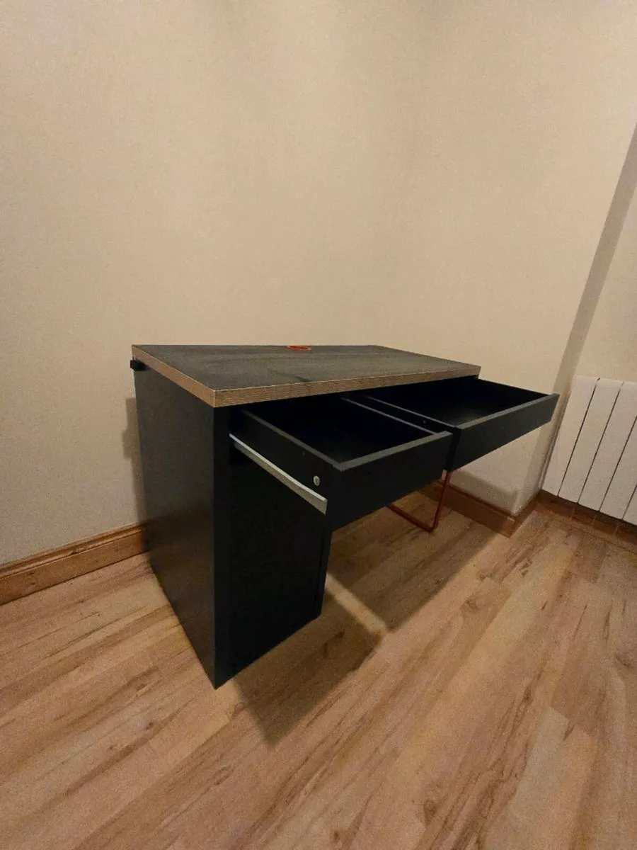 Desk IKEA MICKE - Image 2
