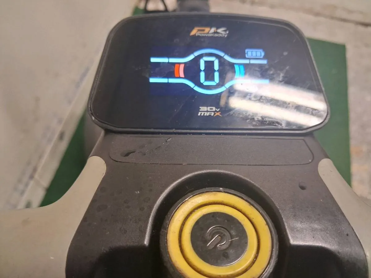 Powaddy FX3 in super condition at Golf Concepts - Image 4