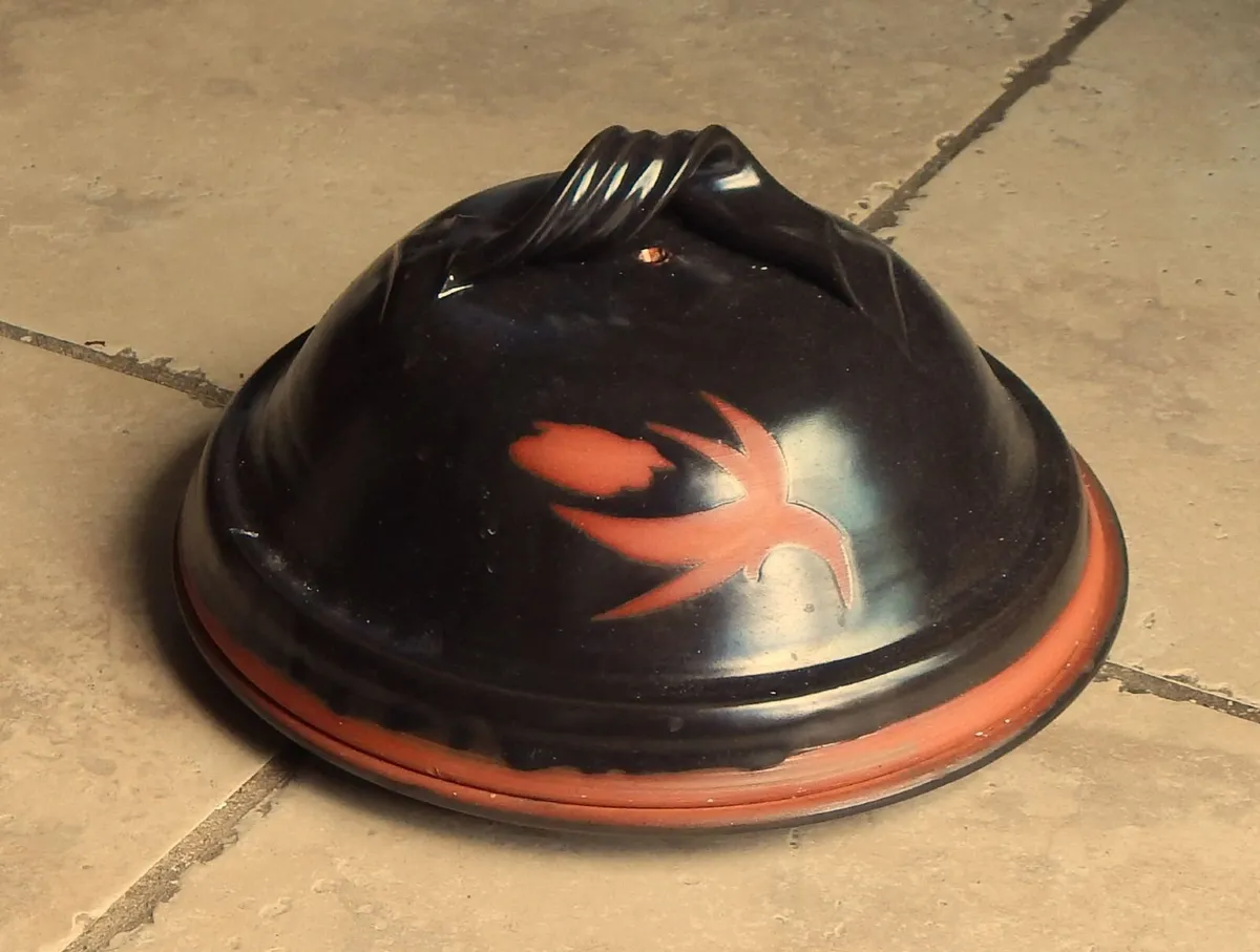 Large Mucros Pottery Cheese Dome - Image 1