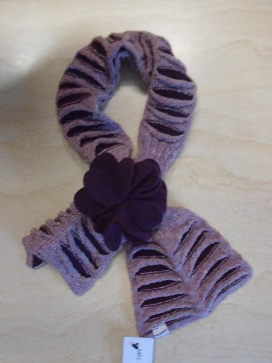 Ladies wool scarf/collar, New, Gift - Image 1