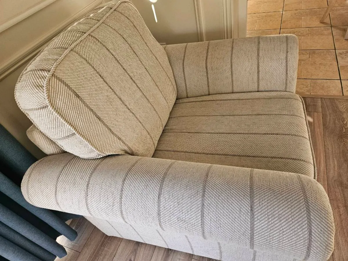 Couches - Image 4