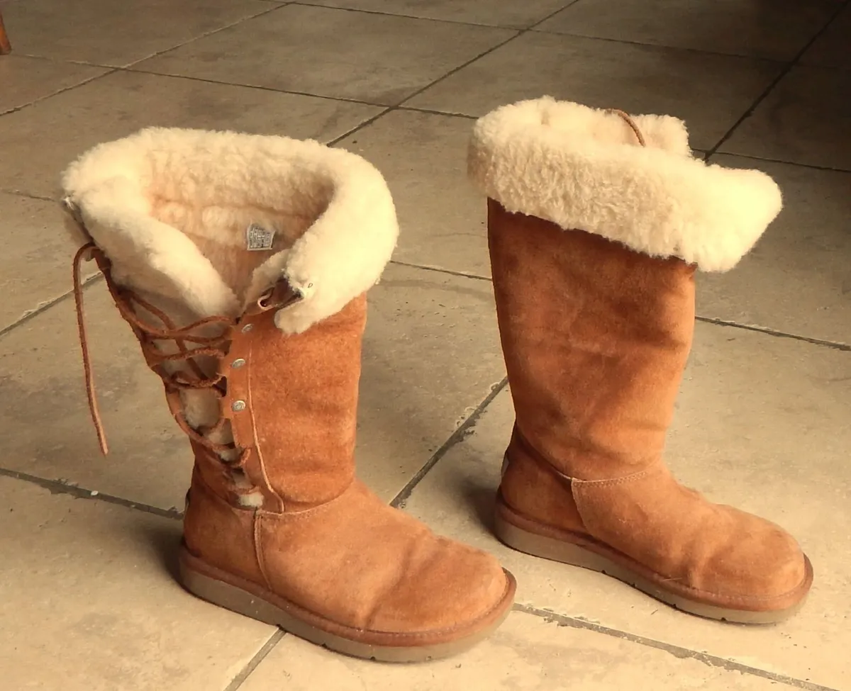 Pair of Ladies UGG brand Leather & Sheepskin Boots - Image 1
