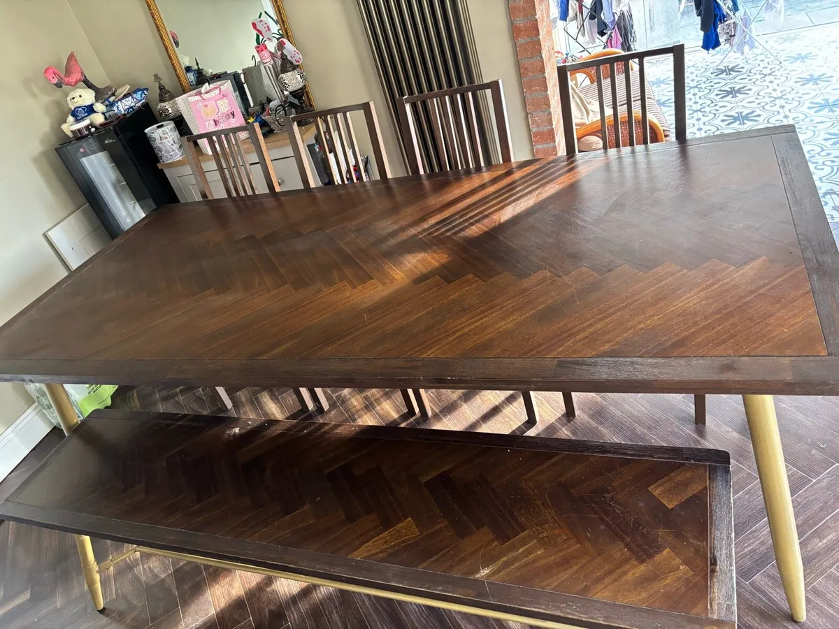 Dining table - Image 1