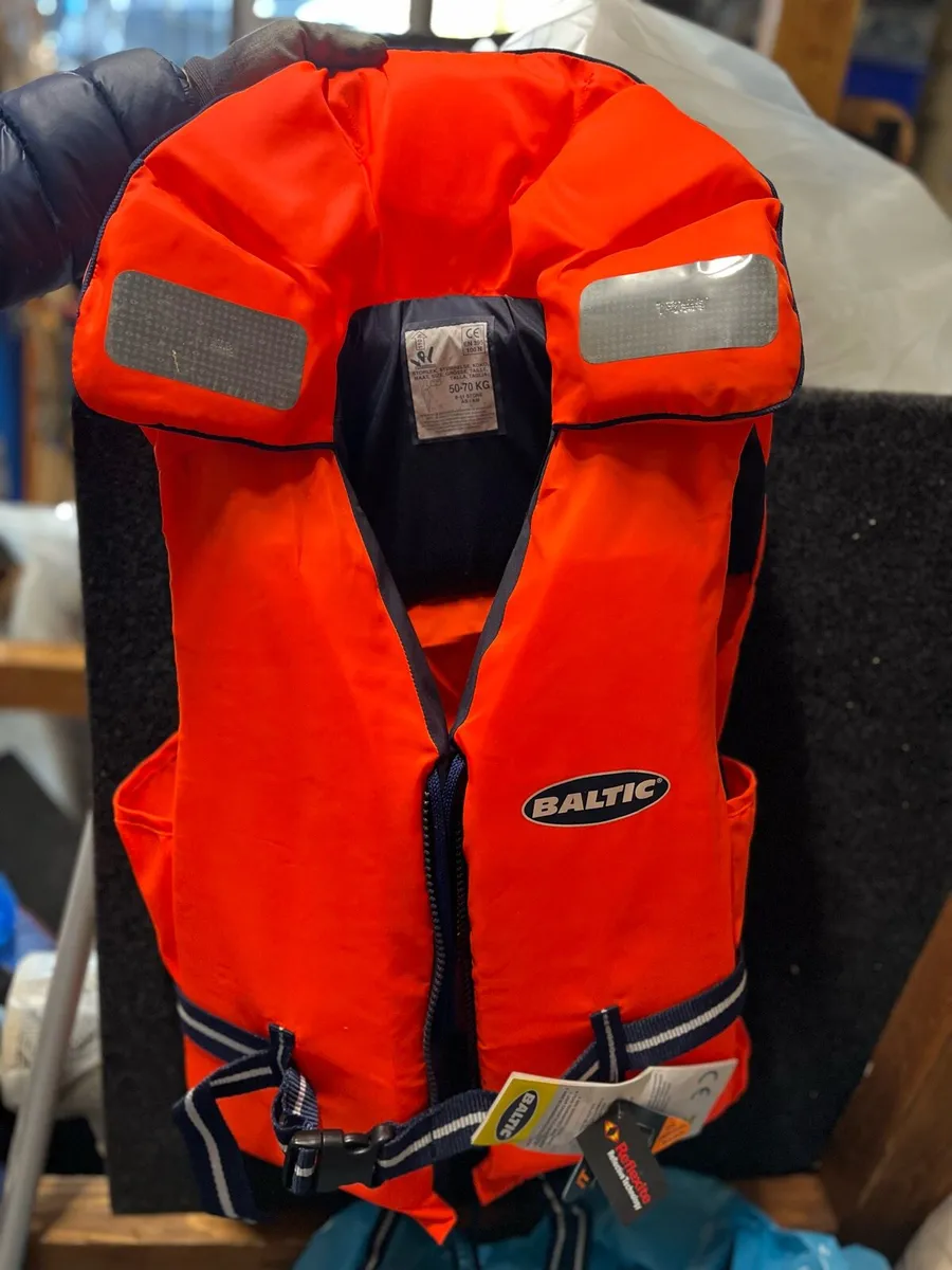 Life jackets - Image 3