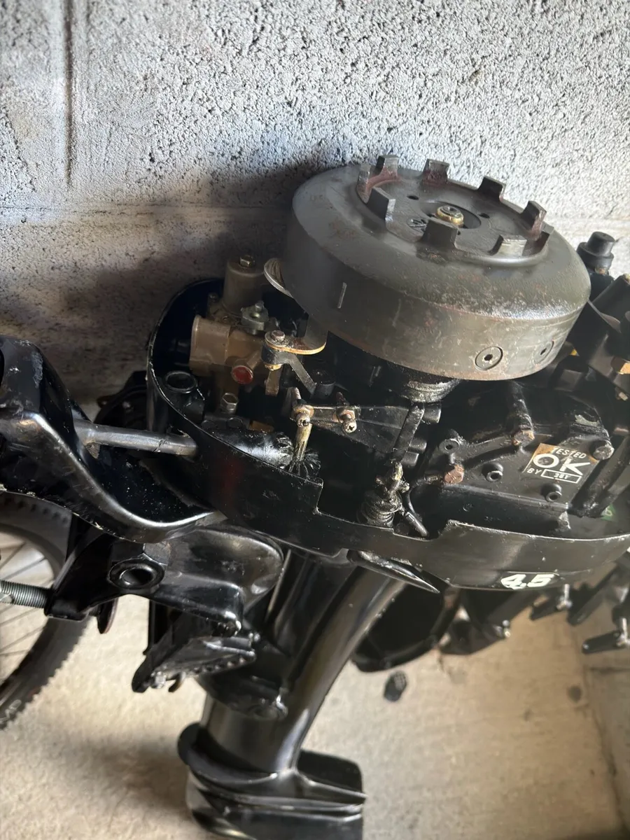Mercury 4.5 hp outboard for parts - Image 3